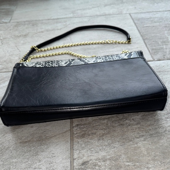 Neiman Marcus- Chic Black and Gray Snake Print Women's Bag - Picture 5 of 12